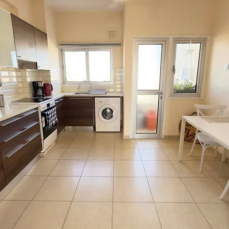 Sea Panorama 2bdr Finikoudes Center Апартаменты Ларнака