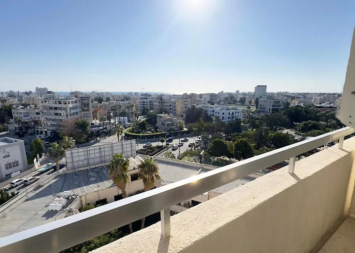 Sea Panorama 2bdr Finikoudes Center Апартаменты Ларнака