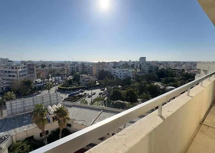 Sea Panorama 2bdr Finikoudes Center Апартаменты *