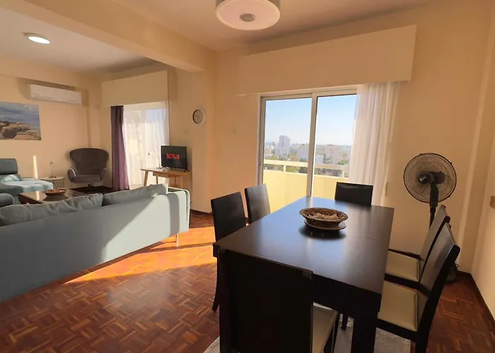Sea Panorama 2bdr Finikoudes Center Апартаменты *